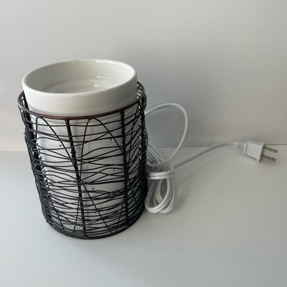 Scentsy 6” pin light warmer with loom wrap and bulb, works! - Picture 1 of 13